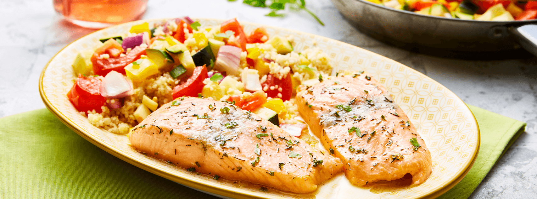 Graved Lachs, mit Dinkelsalat und Sonnengemüse